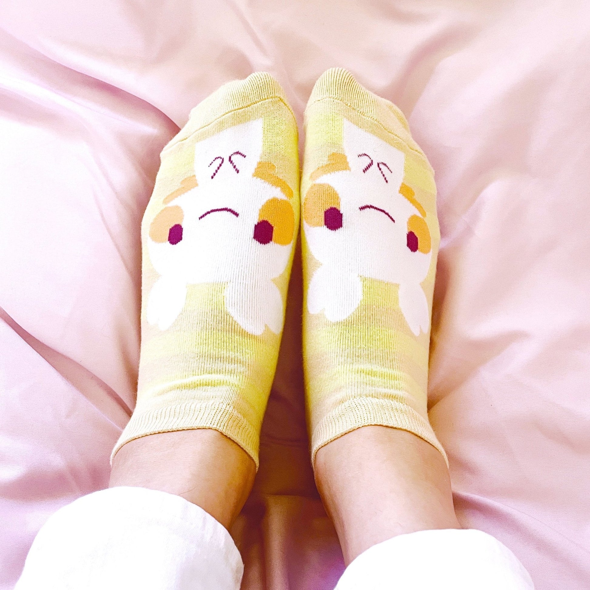 https://www.sakuradragon.com/cdn/shop/products/soft-comfy-socks-sakuradragon-130167.jpg?v=1679594555&width=1946